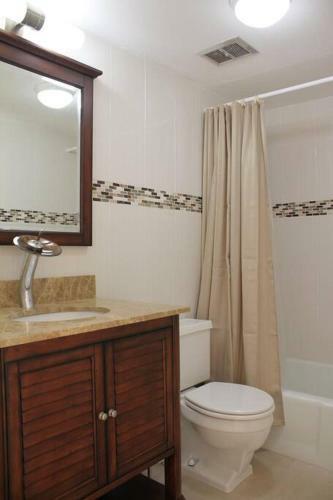Romantic,walk To Beach,pool,tennis,mod1 B/room Apt