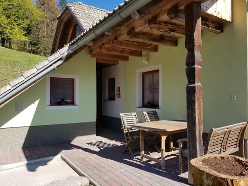 Hostal Vaznik Farm House Apartments