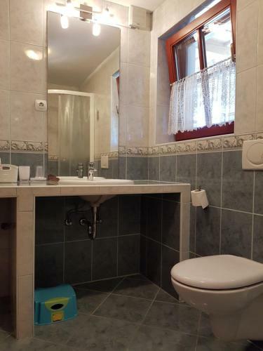 Hostal Vaznik Farm House Apartments
