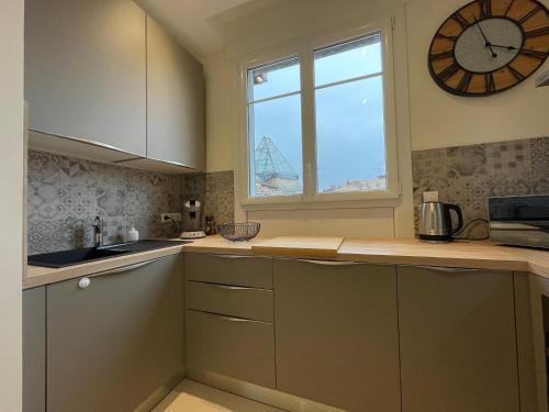 Apartamento Rare 4 �toiles, Clim, Vue Port D�co Chaleureuse.