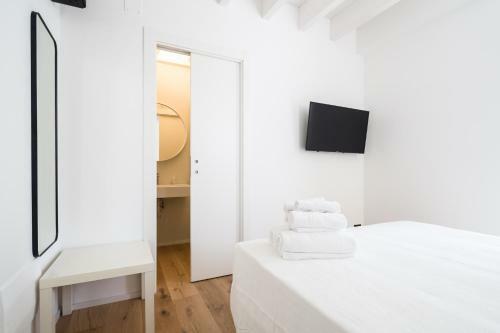Hostal Acquapazza Restaurant & Room