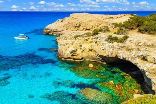 The Well-equipped Luxury Apartment Paphos Riviera