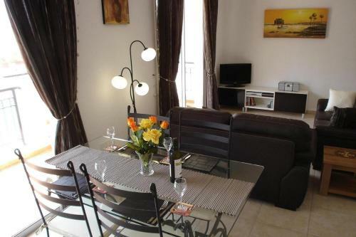 The Well-equipped Luxury Apartment Paphos Riviera