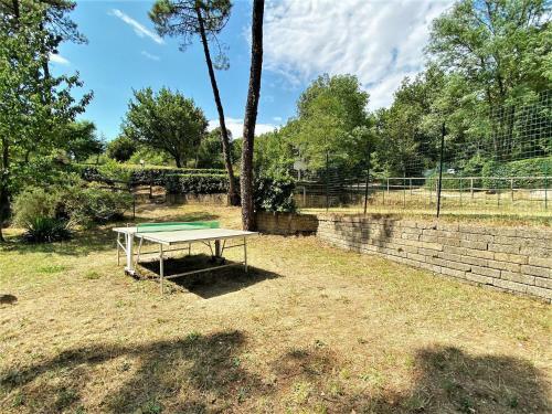 Lovely Bungalow In Capraia E Limite With A Shared Pool