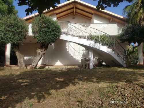 Villa Mois� Loco 2