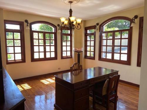 The Palms Villa Estate/ 32 Miles From Beach.