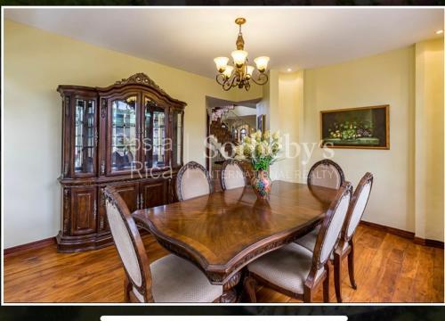 The Palms Villa Estate/ 32 Miles From Beach.