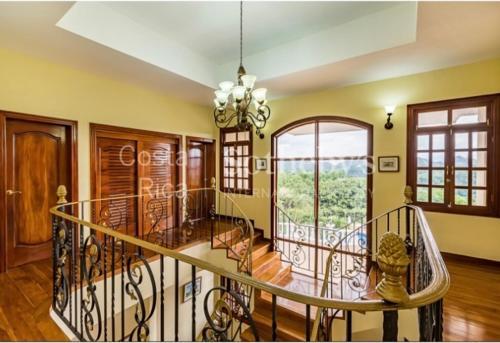The Palms Villa Estate/ 32 Miles From Beach.