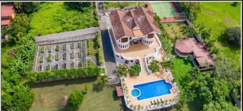 The Palms Villa Estate/ 32 Miles From Beach.