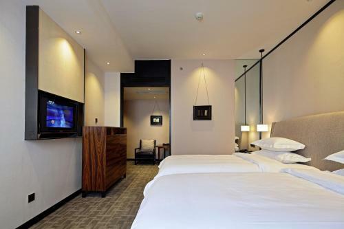 Wuhan Haiting Longan Hotel