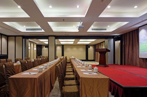 Wuhan Haiting Longan Hotel