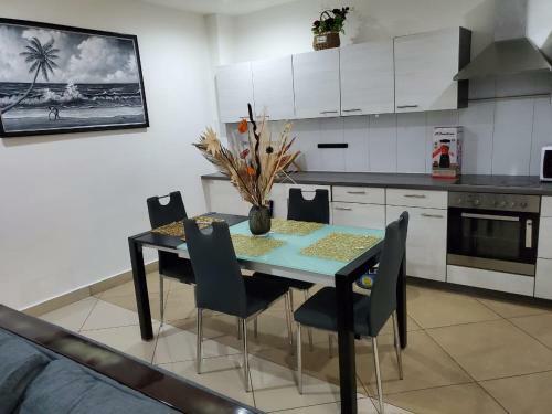 Fully Serviced Furnished 2 Bedroom Apartment