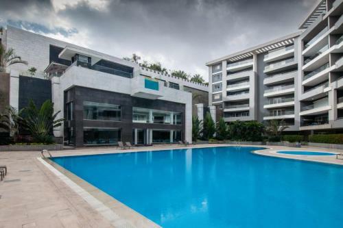 Apartamento Waterfront Designer 2br W Pool Access - 5 Min To Airport