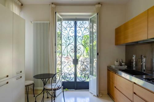Altido Royal Villa With Orange Tree Garden And Seaview