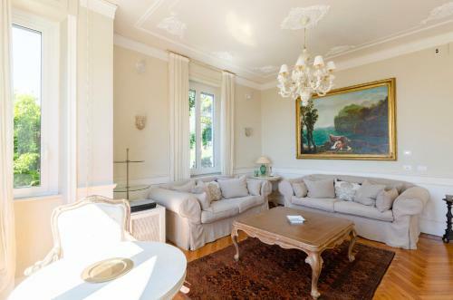 Altido Royal Villa With Orange Tree Garden And Seaview