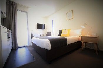 Aparthotel City Edge North Melbourne Apartment Hotel