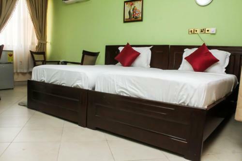 Sweet Pee Executive Hotel