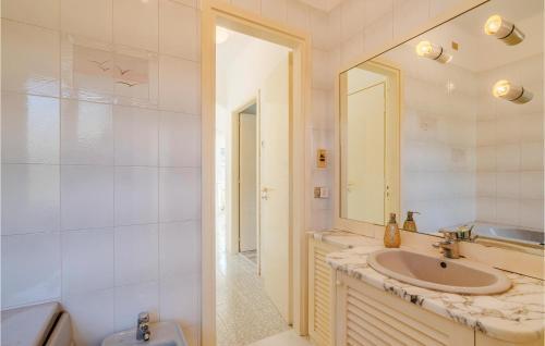 Stunning Apartment In Sanremo With 2 Bedrooms