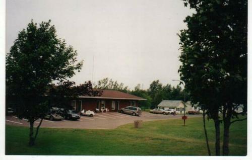 Summerside Motel & Cottages