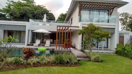 Luxury Family Villa 2601 Beau Champ