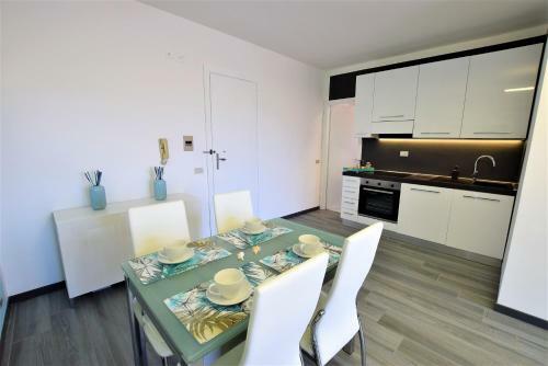 Apartamento Grande Terrazzo E Parcheggio Privato, 350 M Dalla Spiaggia