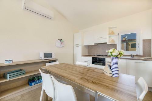 Caneis Apartments
