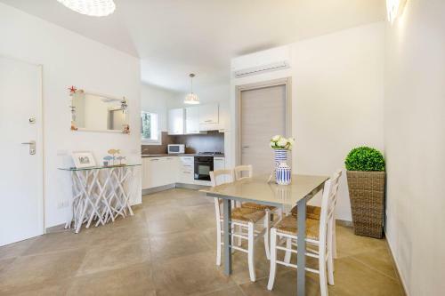 Caneis Apartments