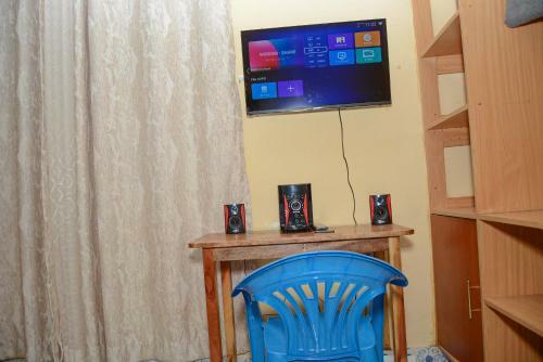 Hostal Kilifi Studio Apartment With Wifi, Entertainment & A Self Contained Kitchen.