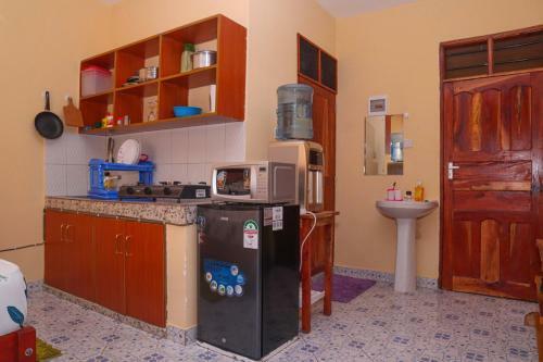 Hostal Kilifi Studio Apartment With Wifi, Entertainment & A Self Contained Kitchen.