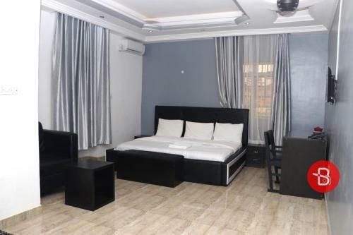 Hostal House X