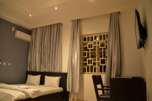 Hostal House X