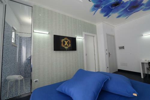 Hostal X Hotel