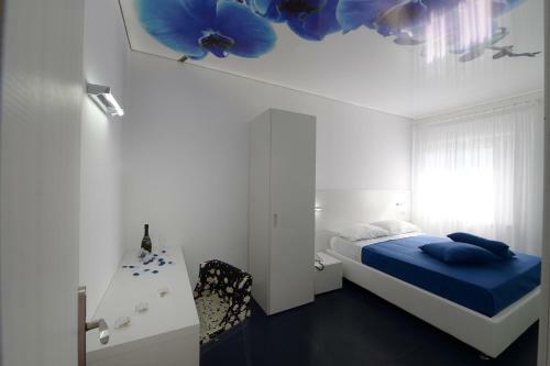 Hostal X Hotel