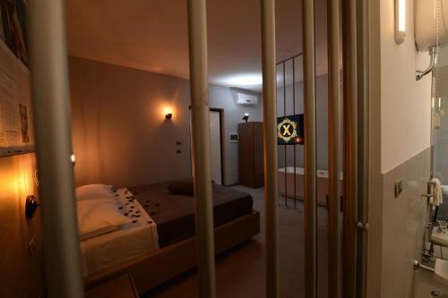 Hostal X Hotel