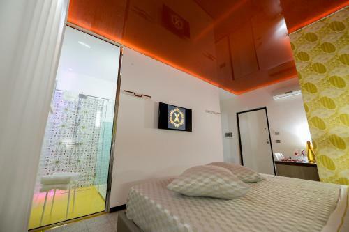 Hostal X Hotel