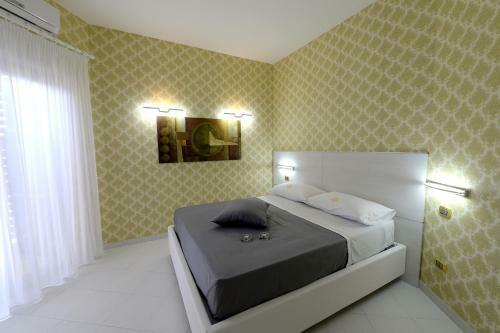 Hostal X Hotel