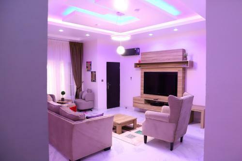 Rhodabode Apartments. A Luxury 3 Bedroom Bungalow.