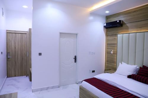 Rhodabode Apartments. A Luxury 3 Bedroom Bungalow.