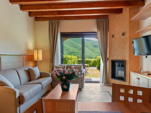 Gorgeous Holiday Home In Scanno With Garden
