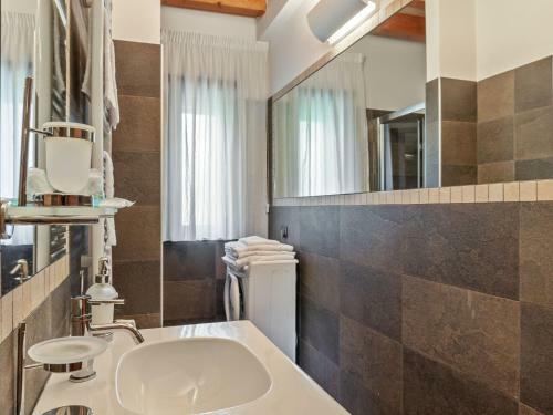 Valley-view Holiday Home In Scanno With Garden