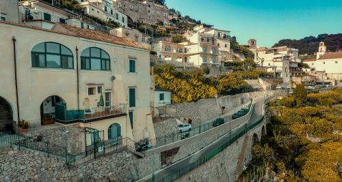 Admiring Amalfi