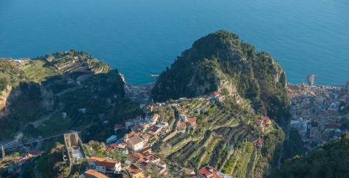 Admiring Amalfi