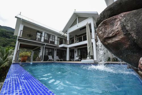Villa Coconut Climb