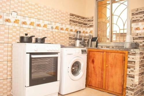 Stunning 3-bed Water Front House In Freetown