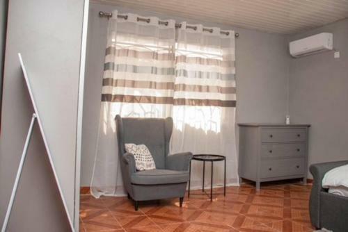 Stunning 3-bed Water Front House In Freetown