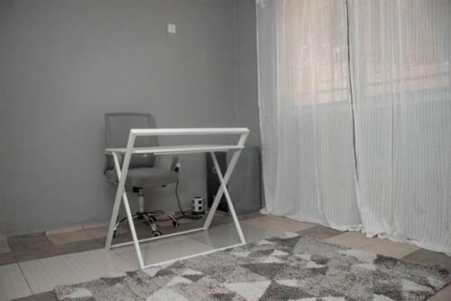 Stunning 3-bed Water Front House In Freetown