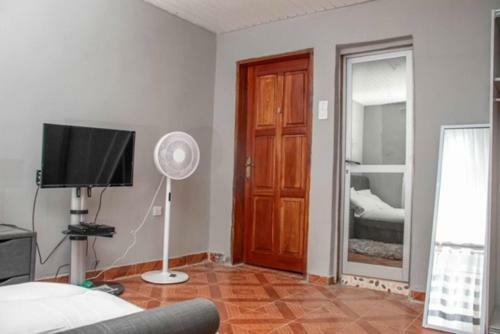 Stunning 3-bed Water Front House In Freetown