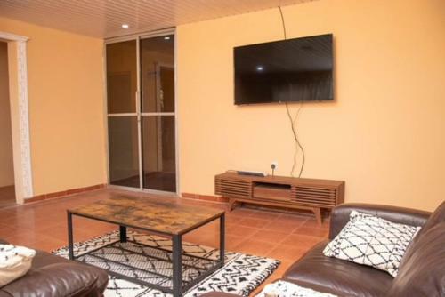 Stunning 3-bed Water Front House In Freetown