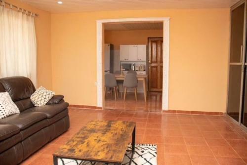 Stunning 3-bed Water Front House In Freetown
