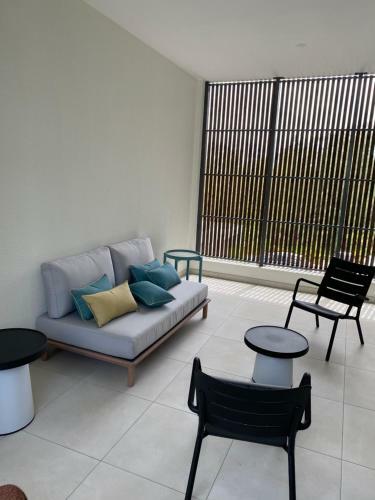Eastern Blue Beachfront Luxury Apartment